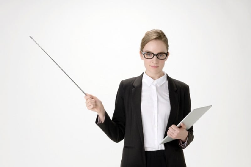 タイ・アユタヤ県の体育教師、木の棒で生徒を殴り逮捕される！