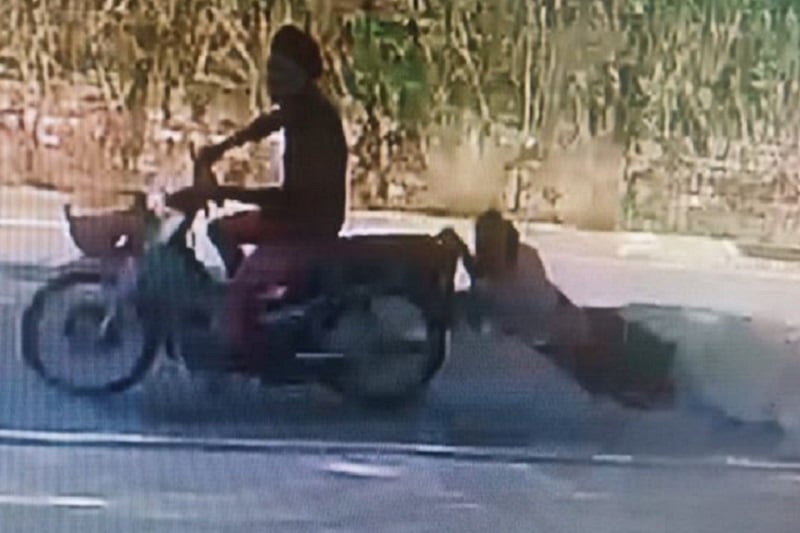 タイ・チョンブリー県発～「バイクに引きずられてもスマホ泥棒は逃さない！」