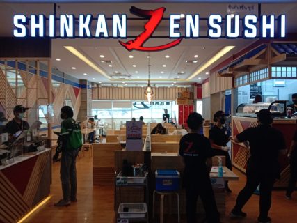 怪しすぎる寿司店をバンコクで発見！その名はSHINKANZEN（新幹＋禅）！