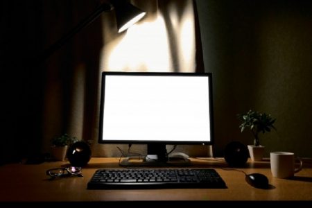 ネカマに自分の裸写真を送り、恐喝されたタイ人男子大学生