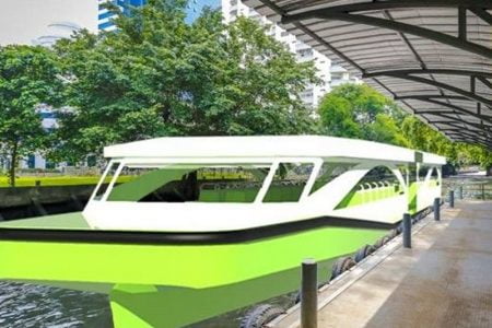 バンコク中心部のチャオプラヤ川を走る電気ボートが８月に初運転予定