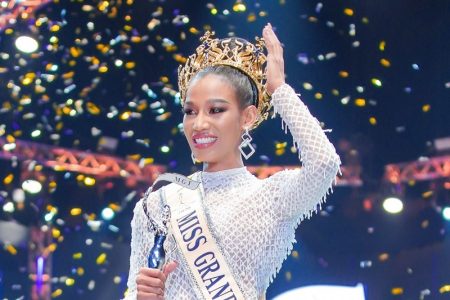 ミス・タイランドが政治的発言から、差別的発言を受ける