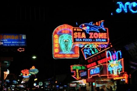 ソンクラン連休でパタヤなど観光地に国内観光客が殺到