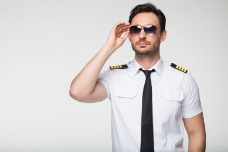 タイ珍ニュース！パイロットのフリしてGF作り＆変な言い訳の盗撮魔