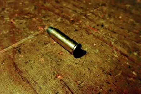 タイ珍ニュース！銃弾が天上を直撃＆正直者のバイクタクシー運転手