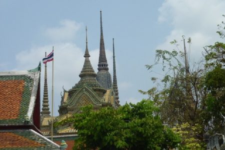 タイで起きた奇妙な事件～僧侶が涅槃に行くためにギロチンで自殺