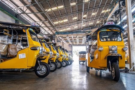 将来、タイが電気自動車王国に！？電気トゥクトゥクも走行中