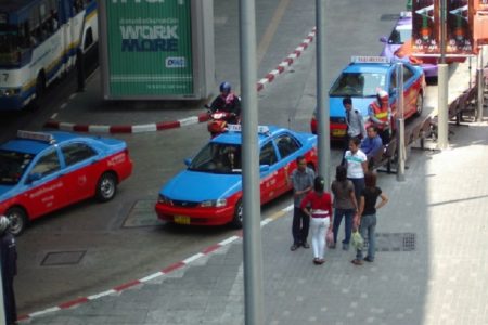 タイのタクシー＆バイクタクシー運転手の珍事件