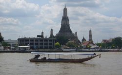 バンコクのマッサージ店や映画館などが再オープン