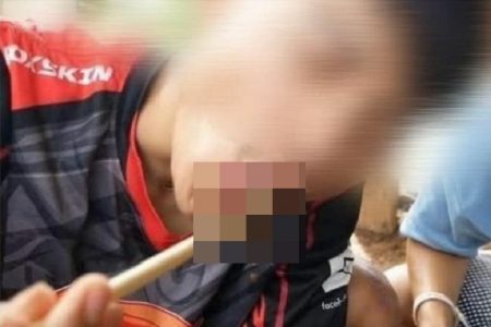 閲覧注意！ミミズ食べユーチューバー＆老人の喉を詰まらせた美味しいもの