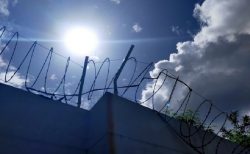 タイの一時隔離刑務所から11人脱獄「家族に会いたかった」と告白