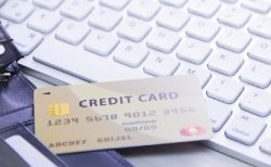 タイ珍事件！他人のカードで６７０万Ｂ消費＆悪名高い電話線で事故