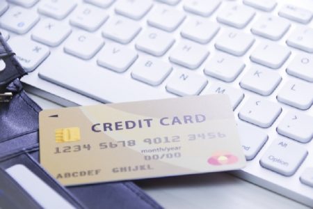 タイ珍事件！他人のカードで６７０万Ｂ消費＆悪名高い電話線で事故