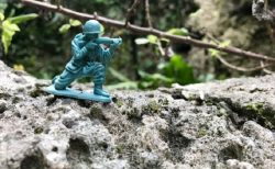 タイH珍事件！軍隊で自慰行為を強要＆高級ホテルに覗き魔出現（男性目当て）