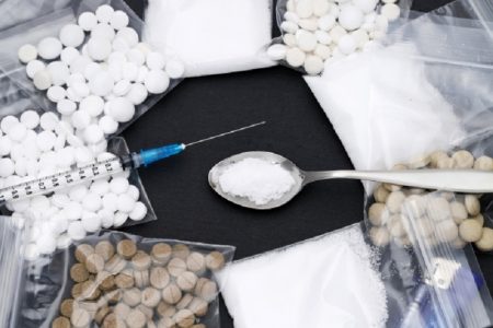 タイ珍事件！コインランドリーでドラッグ堪能＆偽僧侶の寄付金集め