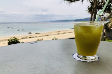 タイ面白ニュース！ヒーローさとうきびジュースを売る＆コンドーム無料配布