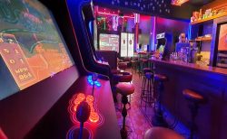 バンコク面白バー！レトロゲームファン大喜びの店＆ホームズファン向けの店