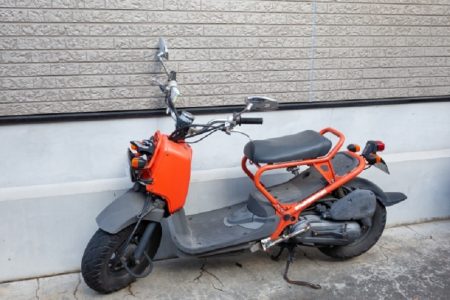 タイ珍事件！警察が証拠品バイクを盗む＆刑務所で消毒液カクテル飲み一人死亡