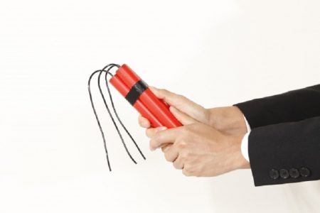 タイ珍ニュース！ユーチューブで爆弾作り学ぶ＆女性性器から悪魔を追い払う