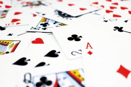 タイ珍事件！ギャンブル目撃者は４歳＆コロナ予防で飲酒の僧侶