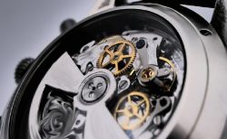 タイ珍事件！事故現場で時計宝石を窃盗＆墓場で宝くじ当選の儀式