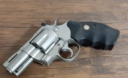 タイ衝撃ニュース！警察官がタクシー運転手を撃つ＆封筒の中から毒蛇