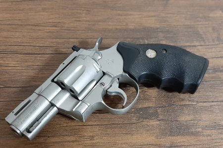タイ衝撃ニュース！警察官がタクシー運転手を撃つ＆封筒の中から毒蛇