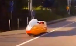 タイ面白ニュース！ゴーカート道路を走る＆バイクを小銭で購入