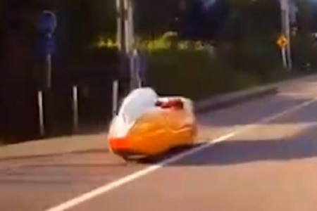 タイ面白ニュース！ゴーカート道路を走る＆バイクを小銭で購入