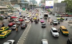 プーケット島の空港タクシー運転手、ドラッグ使用で暴走暴力行為