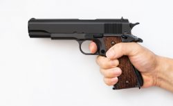 タイ珍事件！自家製拳銃販売男＆気絶したふりで脱獄しようとした男