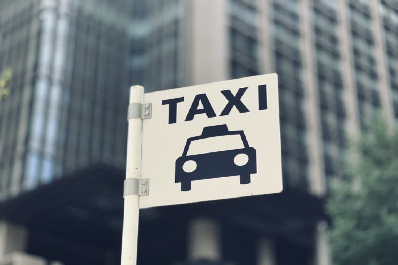 タイ珍事件！タクシー運転手忘れ物７万バーツをくすねようとする