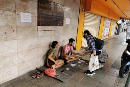 タイにベッグパッカー再登場！旅行者か物乞いか？