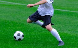 タイ珍ニュース！違法滞在他３つの罪で逮捕された中国人サッカー選手