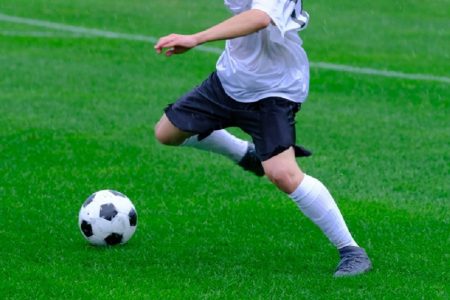 タイ珍ニュース！違法滞在他３つの罪で逮捕された中国人サッカー選手