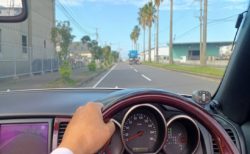 タイ笑ニュース！うっかり物の亭主、妻を忘れて一人でドライブ