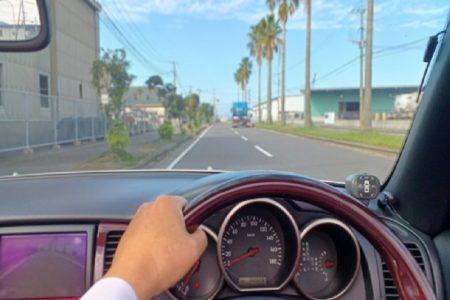 タイ笑ニュース！うっかり物の亭主、妻を忘れて一人でドライブ
