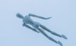 タイ珍事件！妻を殺し死体に添い寝していた男