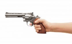 タイ珍事件！ロシアンルーレットで若者死亡＆軍のバスを盗んだジャンキー