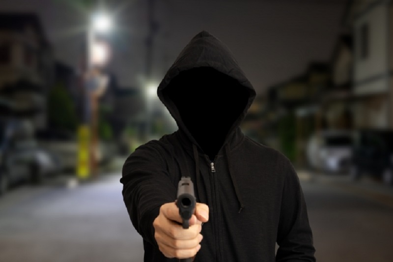 タイ珍事件！明日閉店のコンビニが強盗に＆不良たち手製爆弾を爆発