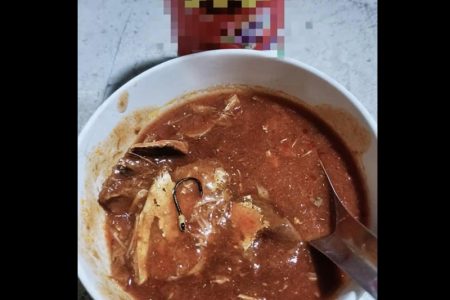 タイ珍事件！有名食品会社製造の魚の缶詰に釣り針が混入