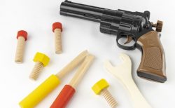 タイ珍事件！ギャンブル借金埋めるためオモチャの拳銃で銀行強盗