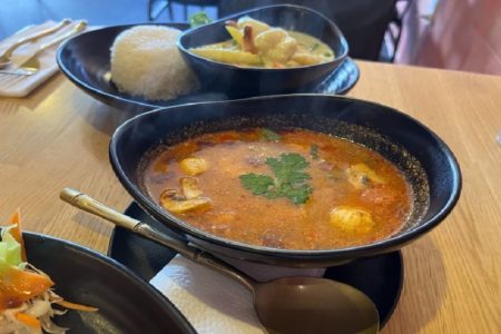 アメリカのタイレストラン、「犬肉使用」の風評被害で閉店！