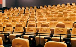 タイ面白ニュース！神様への恩返しに映画上映