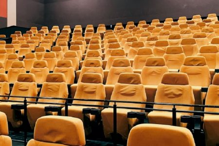 タイ面白ニュース！神様への恩返しに映画上映