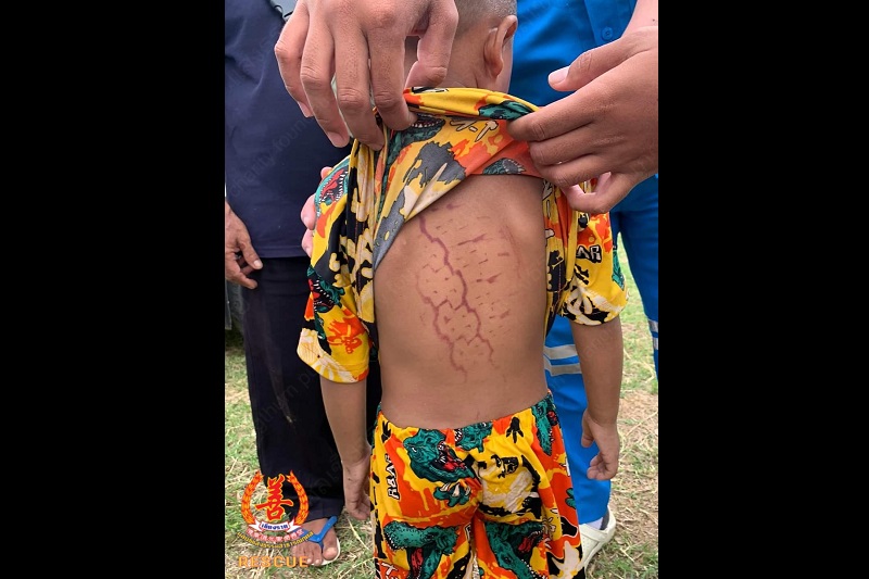 タイ驚きニュース！小学生、トラックに轢かれるも無事