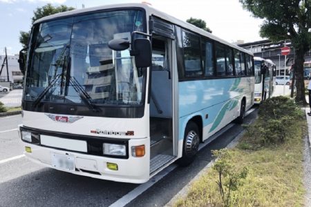 タイ珍事件！バスで寝てたら車庫の中＆女装新人僧、僧侶たちと性行為