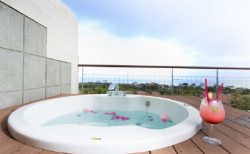 タイ珍事件！高級ホテルのジャグジーで感電し死にかける