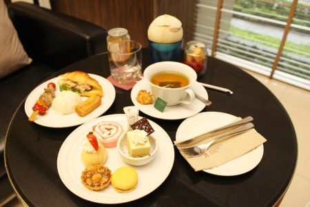 PPホテル内のカフェで優雅なアフタヌーンティータイムを満喫！