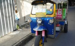 タイ珍事件！トゥクトゥク運転手、ボッタくり不成功で暴力